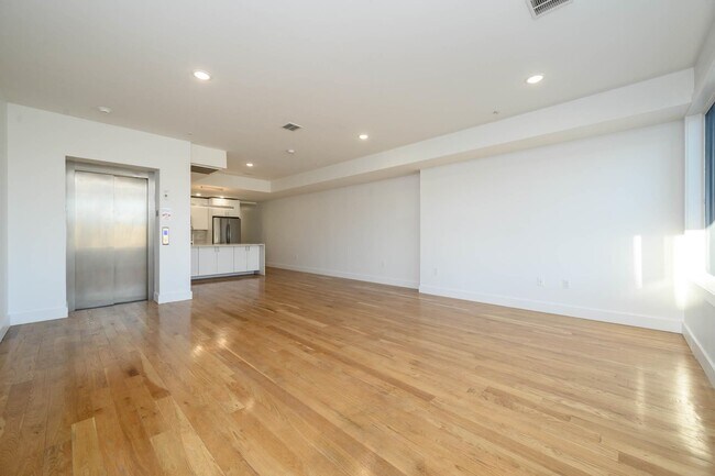Building Photo - 1707 Palisade Ave