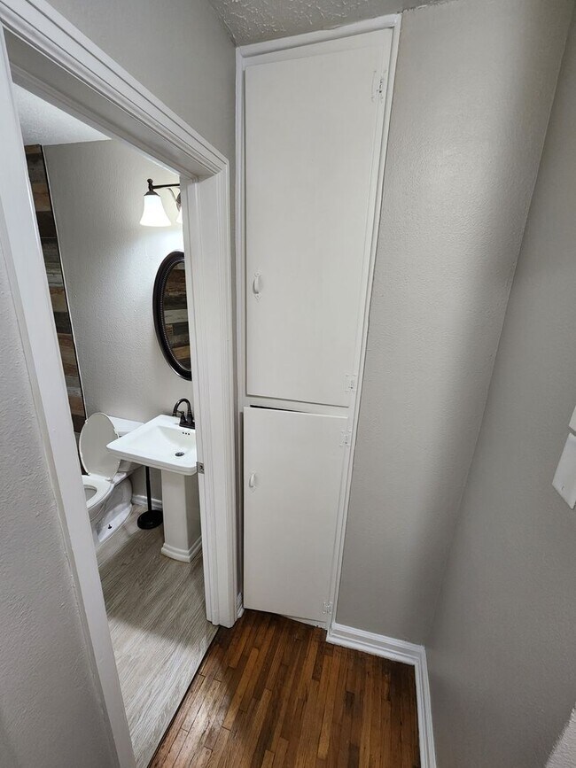 Building Photo - Spacious 3-Bedroom, 2-Bathroom Home AVAILA...