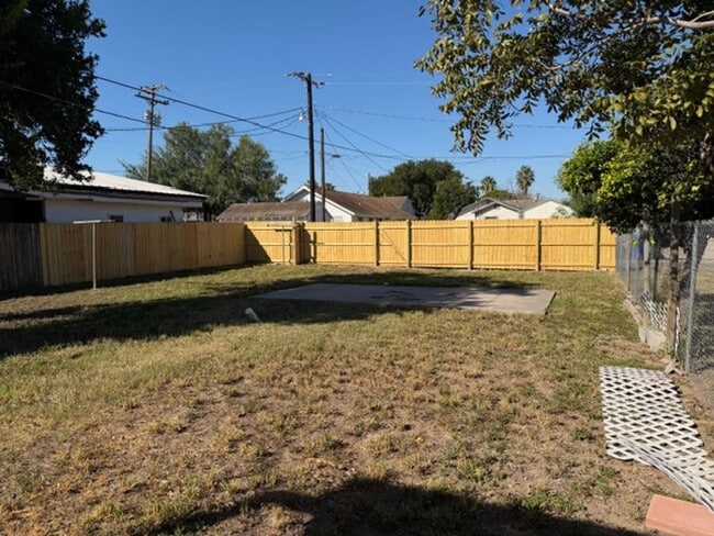 Building Photo - 1005 N 3rd St