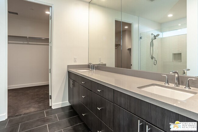 Building Photo - 392 Suave Ln