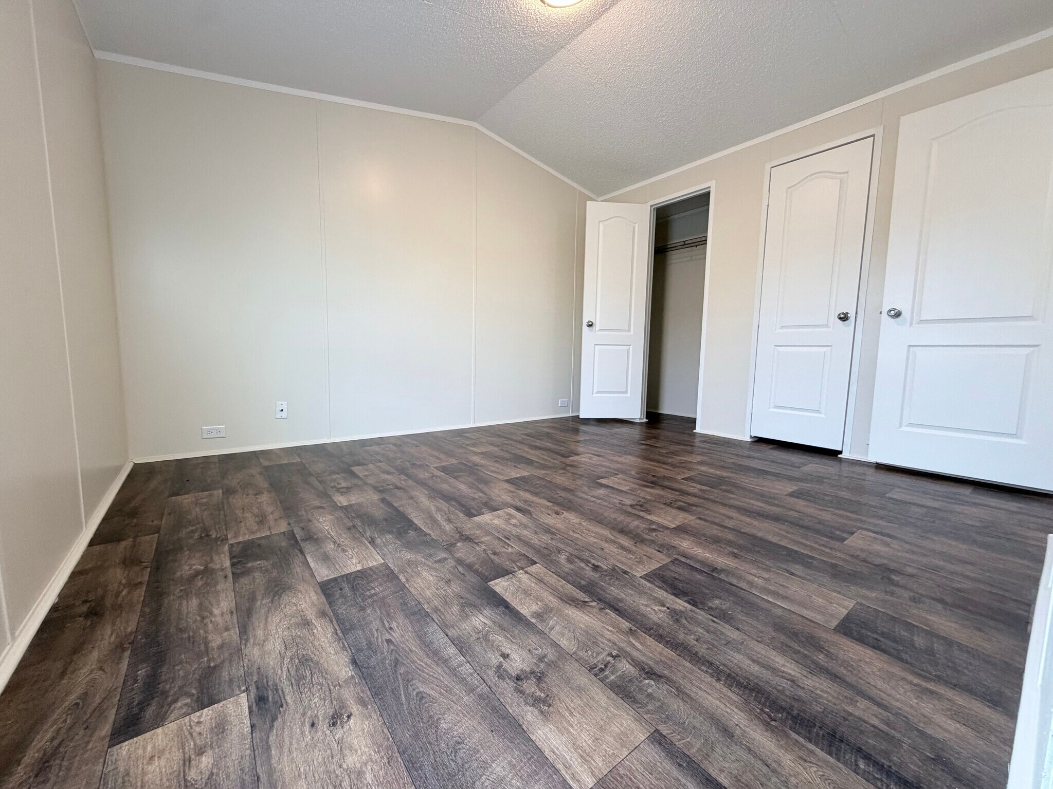 Building Photo - 709 N Collins Fwy