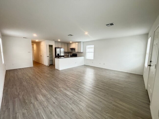 Building Photo - Charming Single-Story Home in Amenity-Rich Silos Community