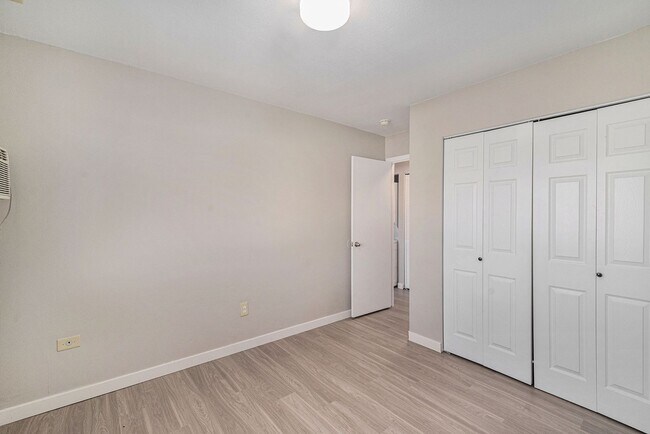 Building Photo - Updated 2 Bed 1 Bath Townhome in HAMPDEN V...