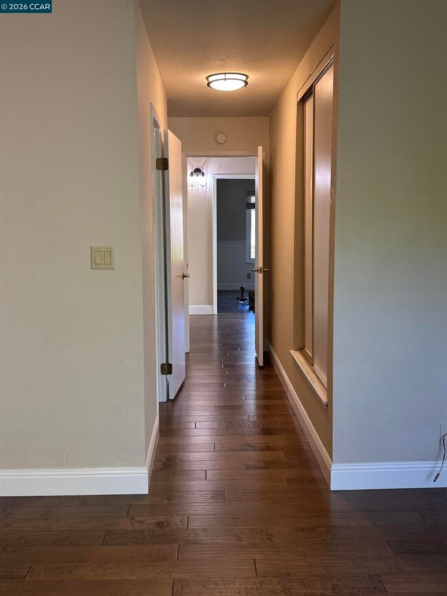 Building Photo - 13 Oak Brook Pl