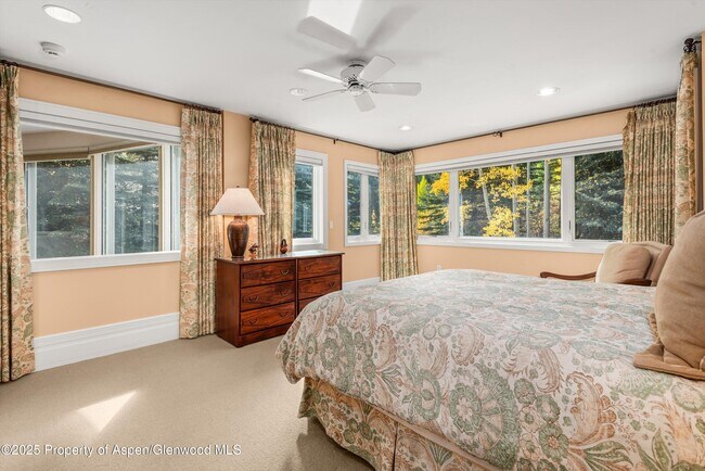 Building Photo - 431 W Hopkins Ave