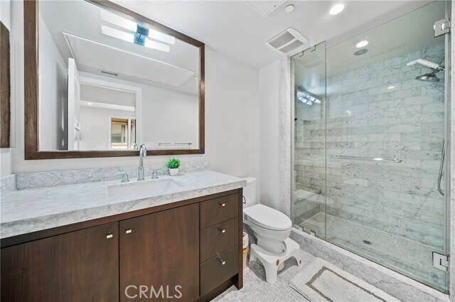 Building Photo - 823 S Bundy Dr
