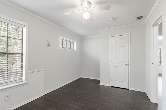 Building Photo - 2800 Lake Rd