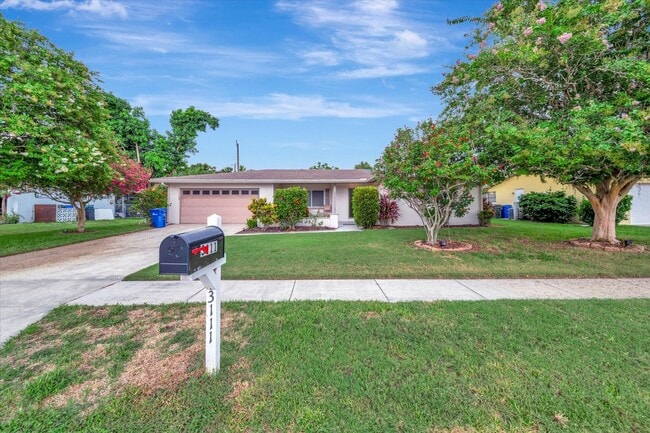 Building Photo - Beautiful 3-Bed / 2 Bath Pool Home in Sara...