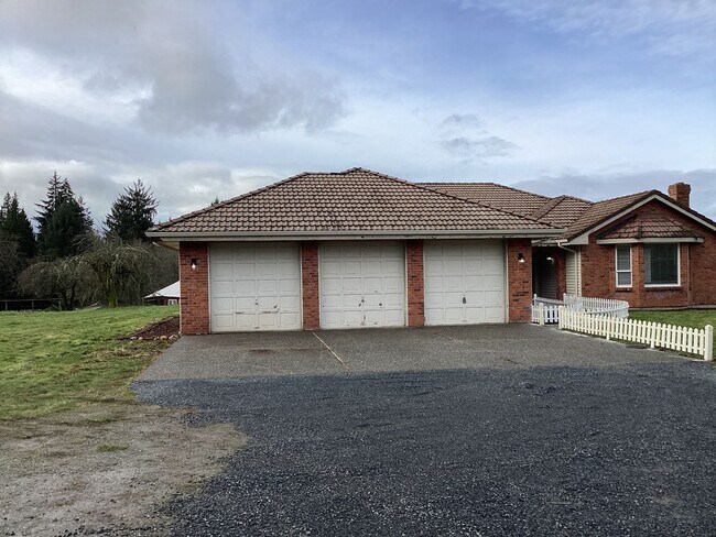 Building Photo - Ranch Style Rambler located in Stannwood