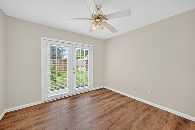 Building Photo - 10815 Shawnbrook Dr