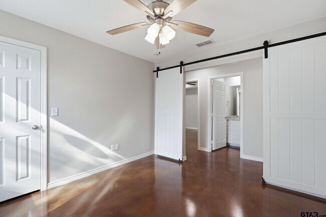 Building Photo - 336 Timberline Dr