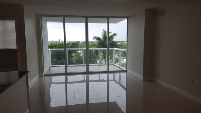 Building Photo - 2 Bed / 2 Bath | Terrazas Riverpark Village #804 – Miami