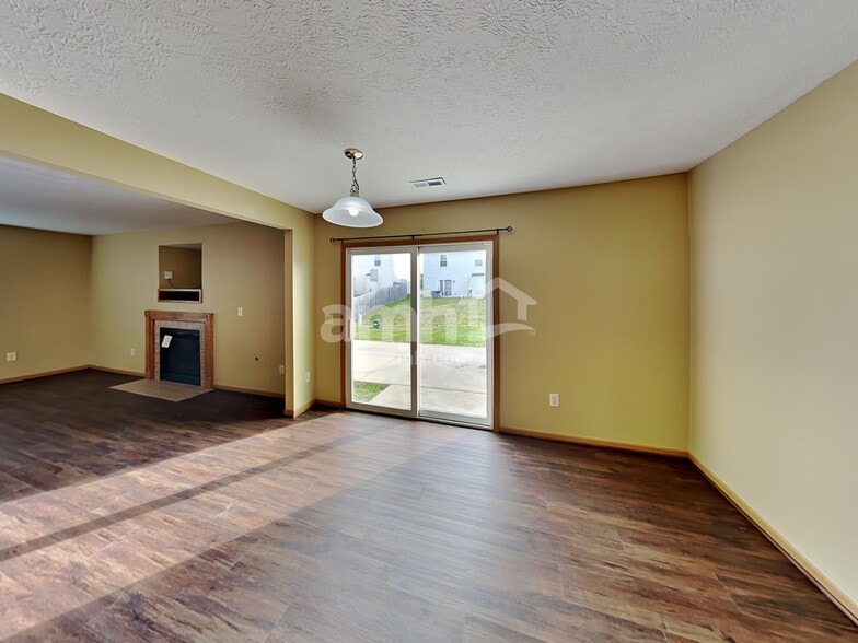 Building Photo - 6909 Spring Bloom Dr