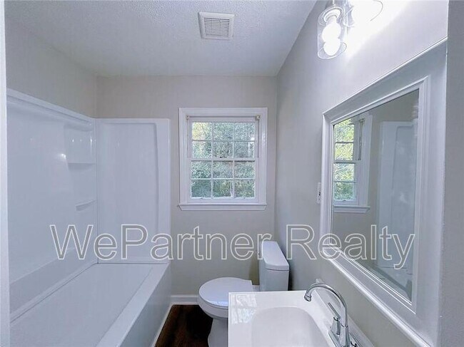 Building Photo - 2126 Ivydale St