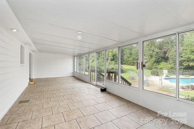 Building Photo - 155 Sunfish Dr