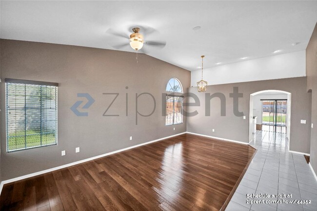 Building Photo - 27015 Hemingway Ct