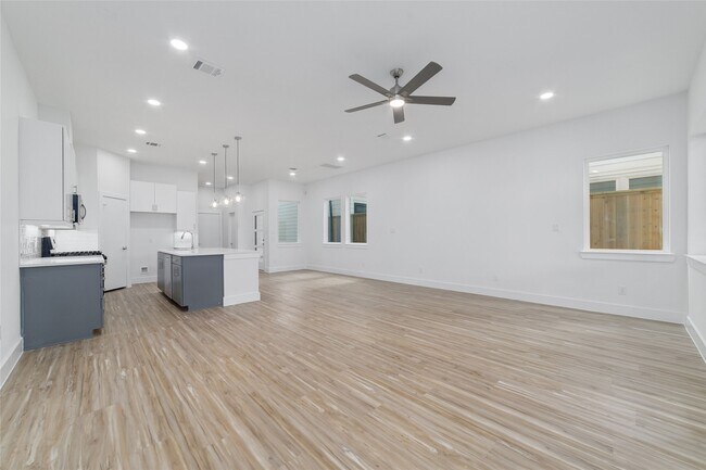 Building Photo - 2109 Holman St