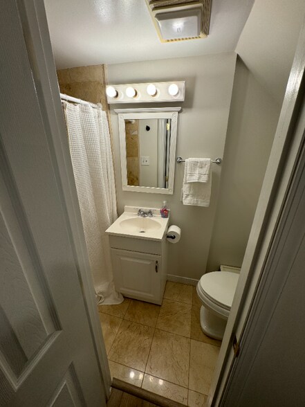 Building Photo - 28 S Ingram St