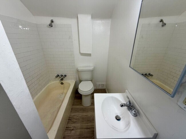 Building Photo - 4 Bedroom 2 Bath Brick Tudor For Lease Wel...
