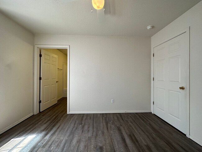 Building Photo - 1322 N 47th St