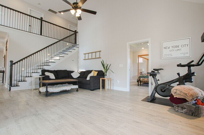 Building Photo - Pet Friendly in Sango!