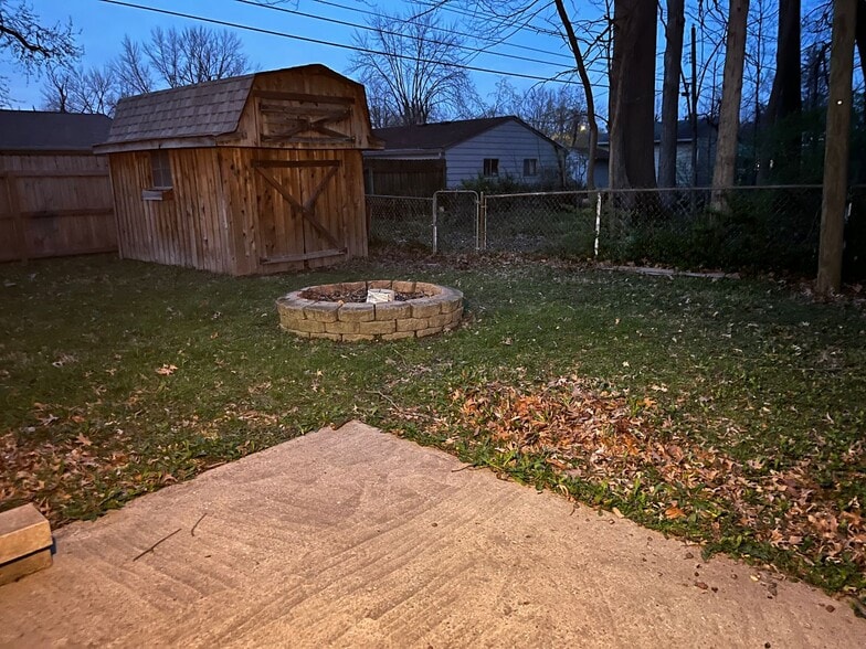Building Photo - 4823 Atwell Dr