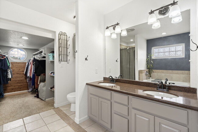Building Photo - 1707 Platte River Dr