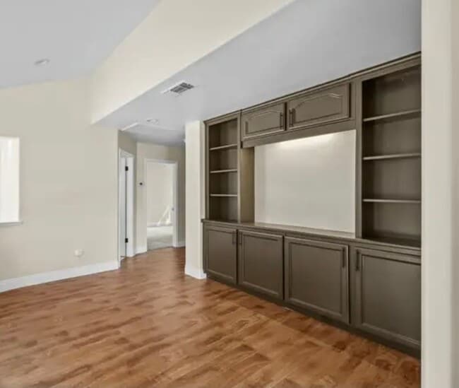 Building Photo - Single Family Home