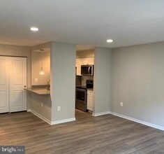 Building Photo - 9904 Hellingly Pl