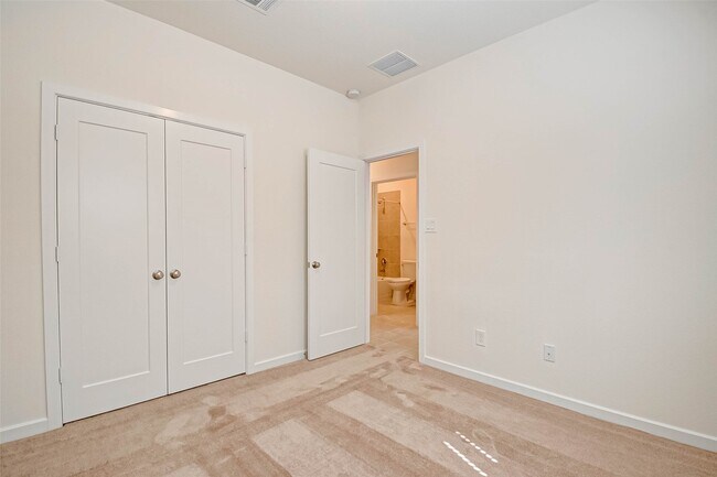 Building Photo - 8011 Colony Chase Ct
