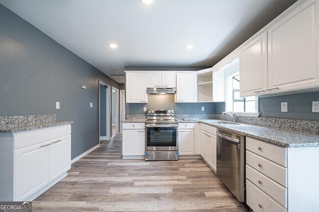 Building Photo - 8449 Fairview Dr