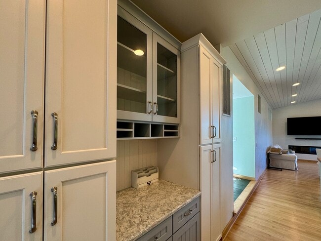 Building Photo - This gorgeous Bainbridge home is available starting mid July