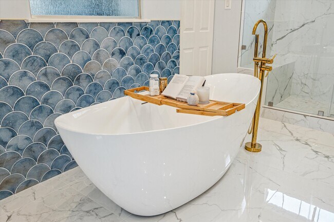 Building Photo - 1502 Whispering Pines Dr