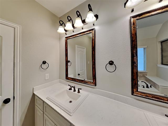 Building Photo - 405 Bentley Dr