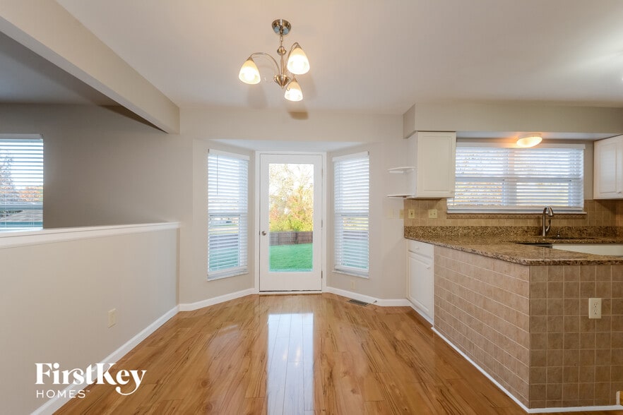 Building Photo - 284 Bluemont Ct