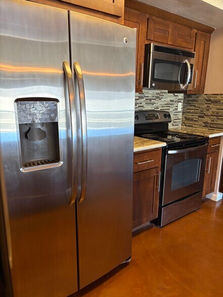 Building Photo - 500 N St