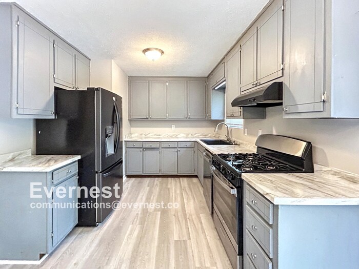 Building Photo - 8937 Tweeddale Dr
