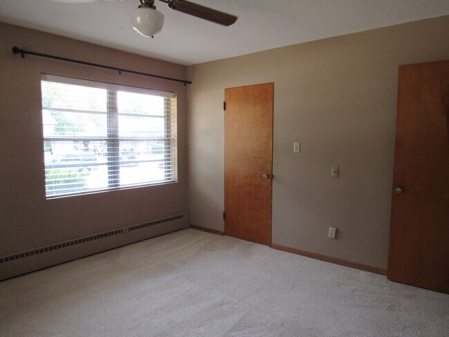 Building Photo - 1012 16th 1/2 St