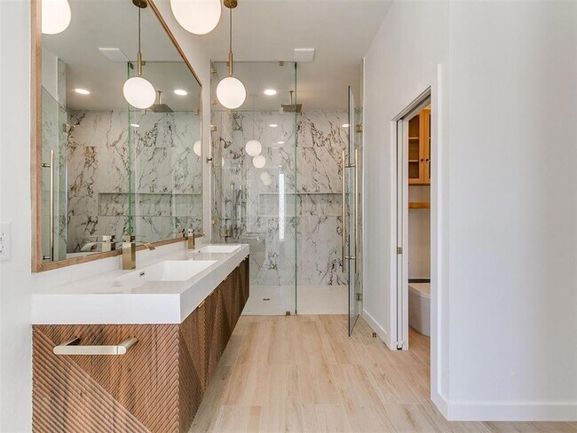 Building Photo - 605 N Idaho Ave