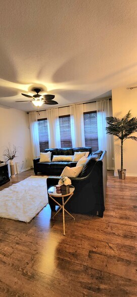 Building Photo - 27604 Pleasure Ride Loop