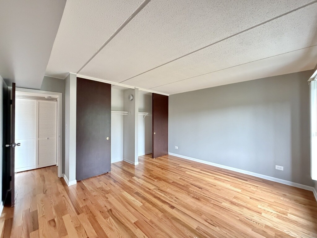 Building Photo - 525 N Quentin Rd