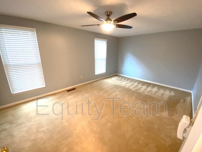 Building Photo - 812 Woodlyn Dr S