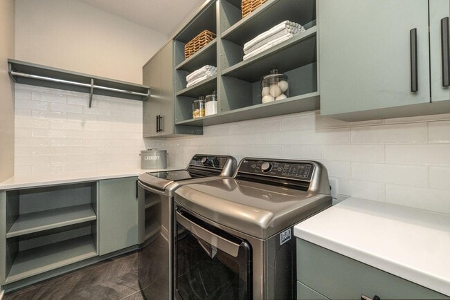 Building Photo - 5589 N Danbury Rd