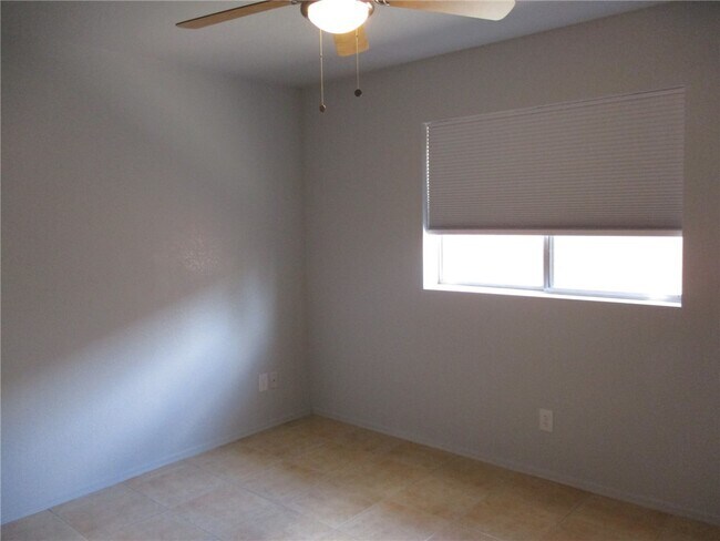 Building Photo - 5112 Amber Sands Dr