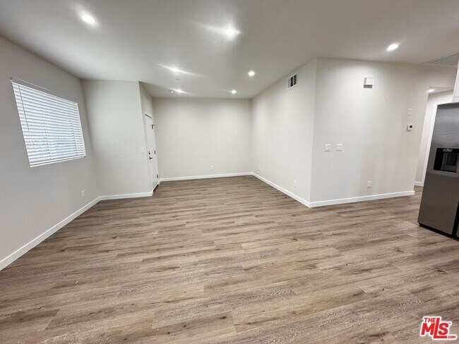 Building Photo - 5635 Homeside Ave