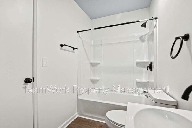 Building Photo - 3011 Terry Dr