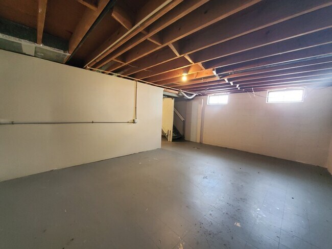 Building Photo - 3760 Ardath Rd