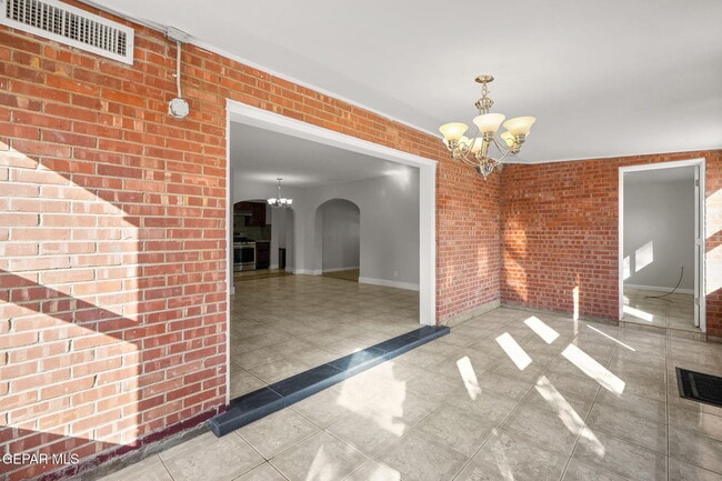 Building Photo - 317 Olivia Cir