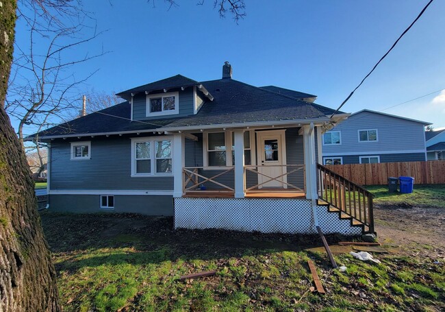 Building Photo - Don’t Miss This! Spacious 2 Bed, 2 Bath in North Portland