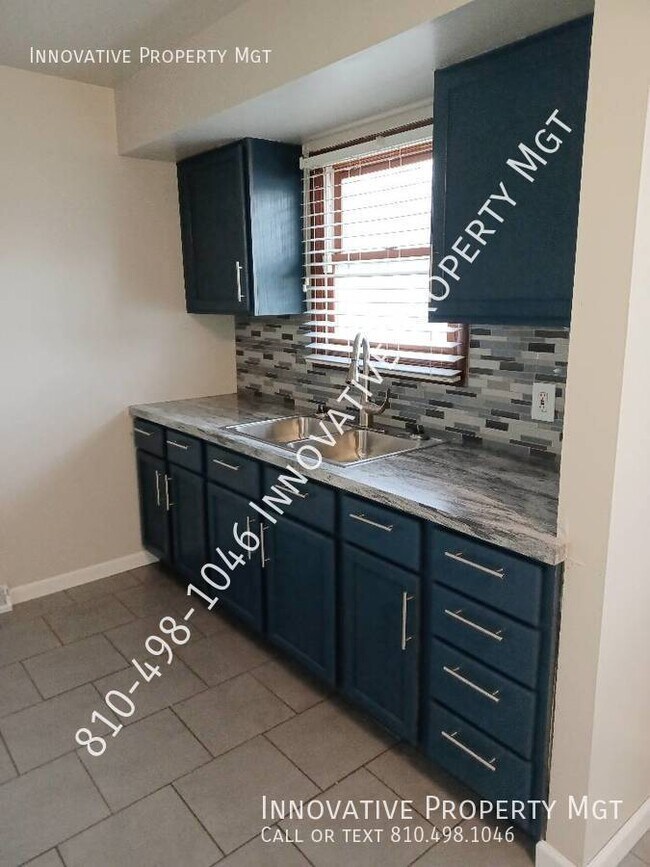 Building Photo - 3 bedroom 1 bath spacious home! newly reno...